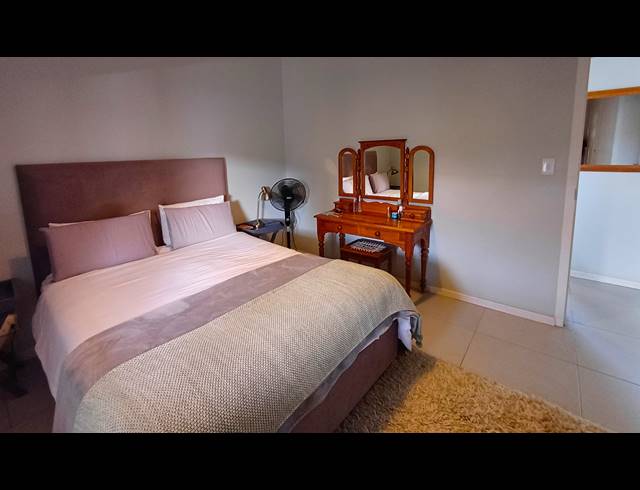 M² LODGE FOR SALE IN KLEINMOND CENTRAL